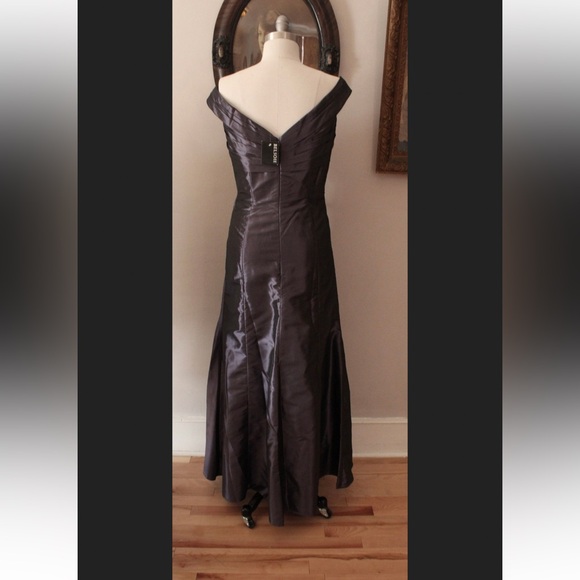 2000's NWT Plus Size Purple Satin Belsoie Off the Shoulder Pleated Evening Gown - Picture 2 of 8